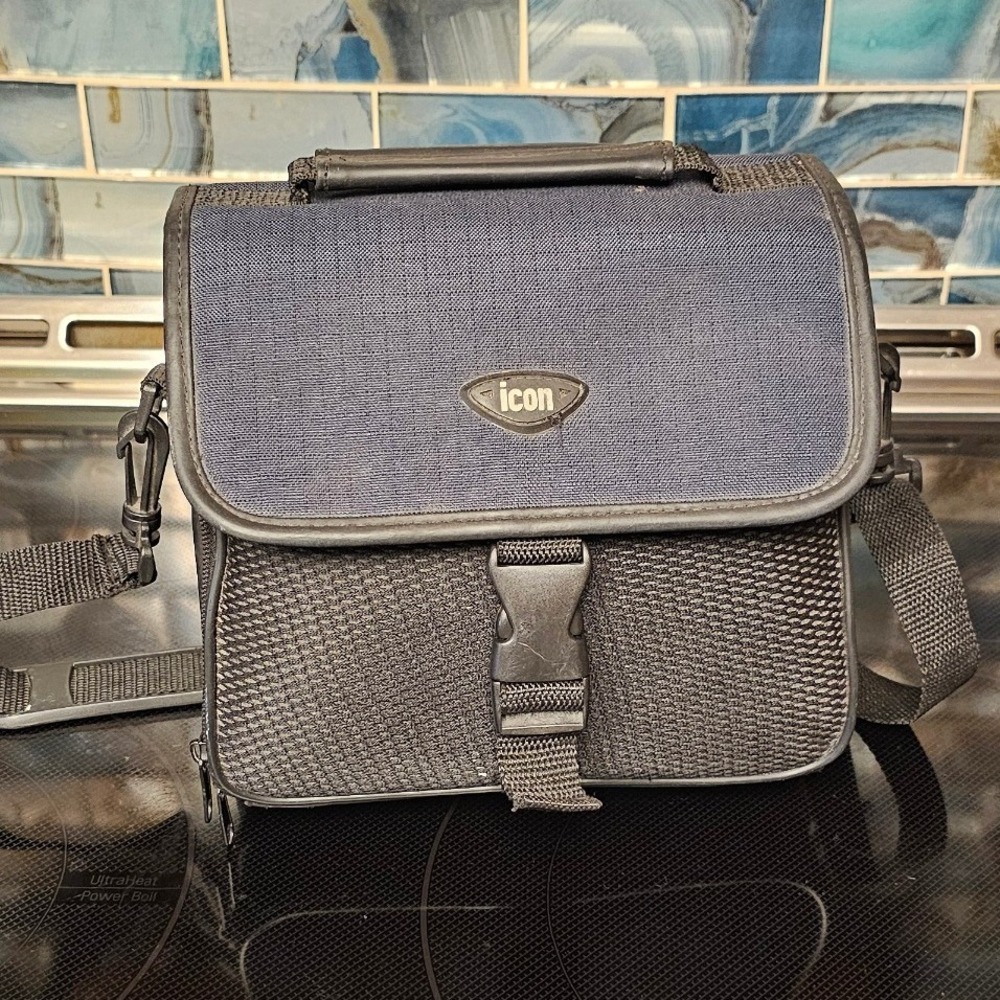 Toshiba SD-P1400 Portable DVD Player Silver Black with Power Cord and Case